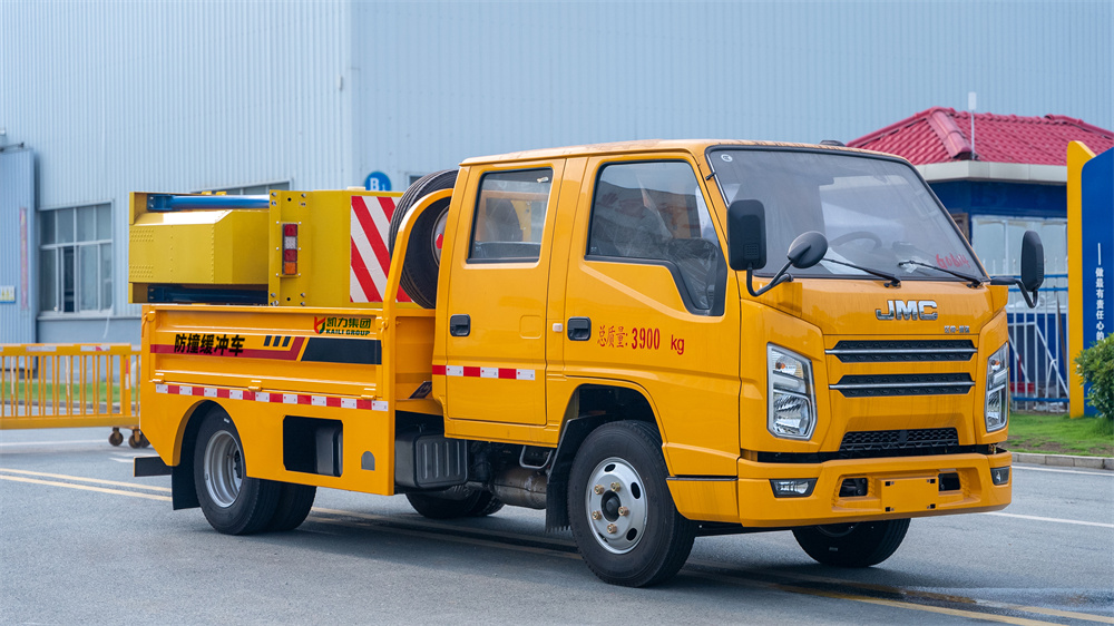 70K防撞灑水車-江鈴70K二級反轉防撞緩沖車廠家價格